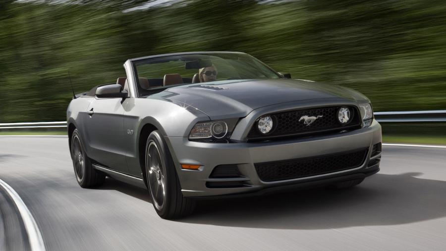  Ford Mustang GT Convertible 2013 года  (фото 49 из 65)